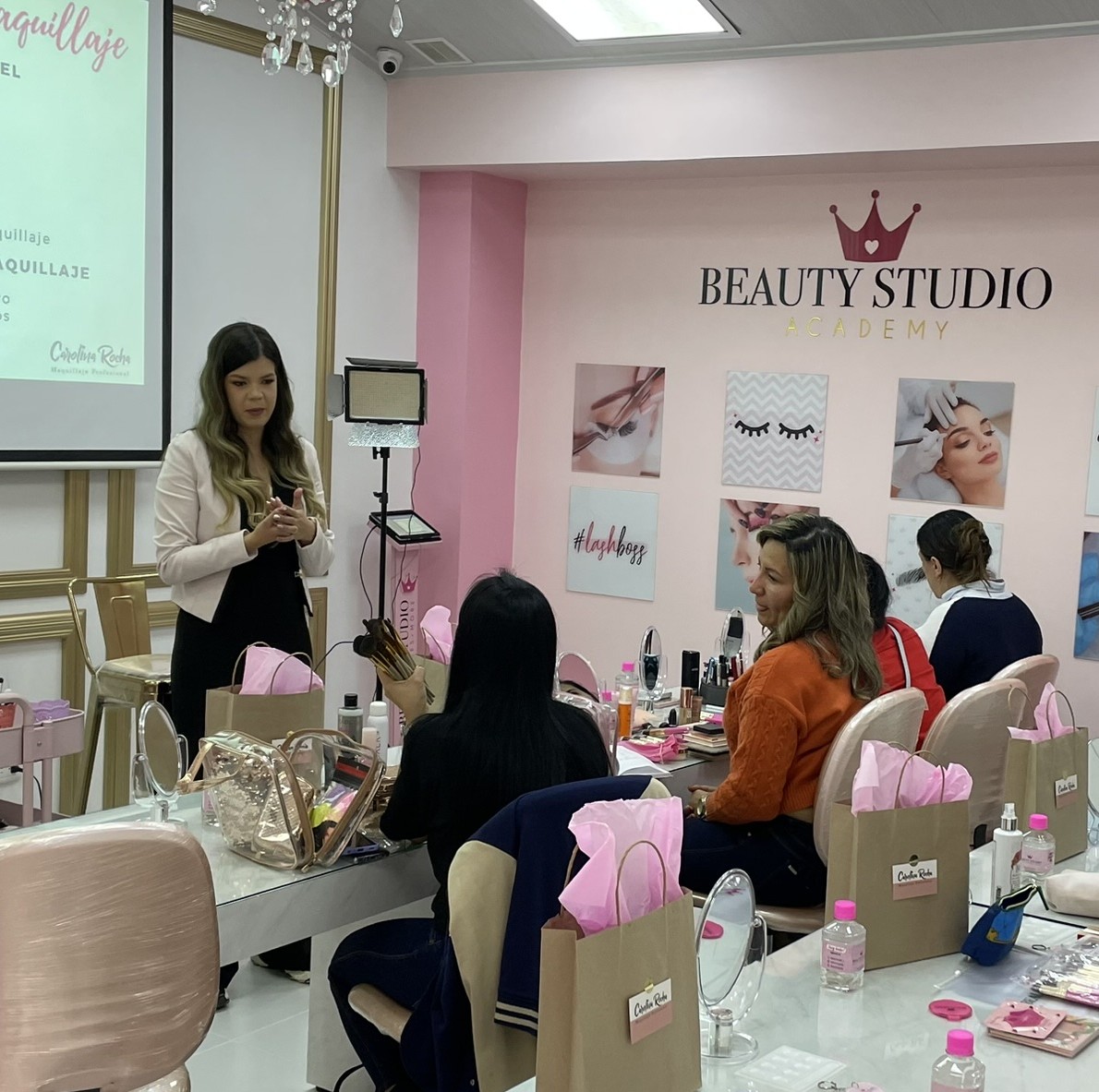 Cursos de automaquillaje aprende a maquillarte profesionalmente en España